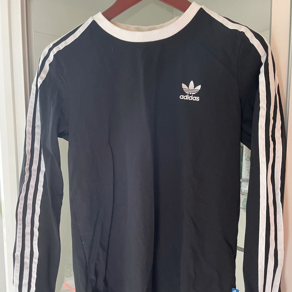 NWOT Adidas Classics Long Sleeve Tee Women’s Small